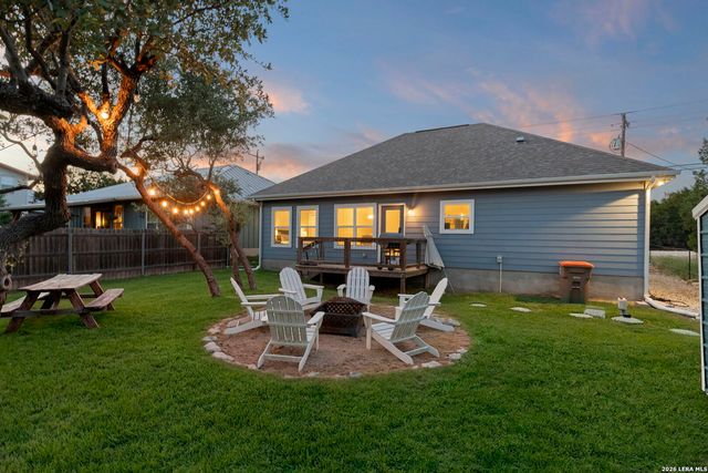 986 PARADISE DR, Canyon Lake, TX 78133
