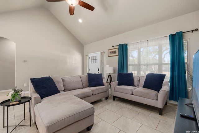 986 PARADISE DR, Canyon Lake, TX 78133