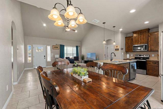986 PARADISE DR, Canyon Lake, TX 78133