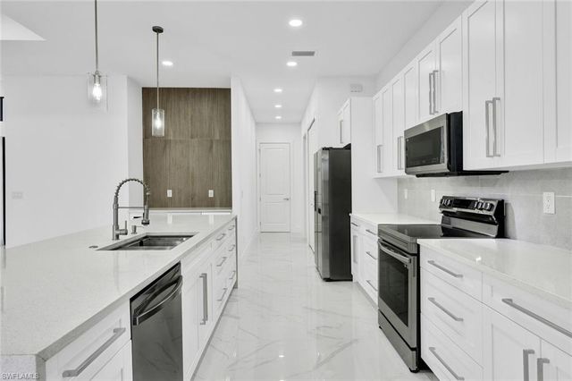 3524 15th TER, Cape Coral, FL 33993