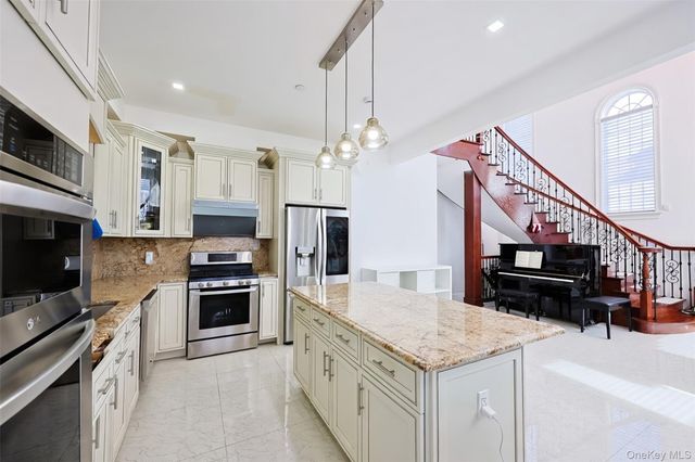 147-25 18th Avenue, Whitestone, NY 11357