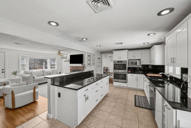 178 Woburn St, Wilmington, MA 01887