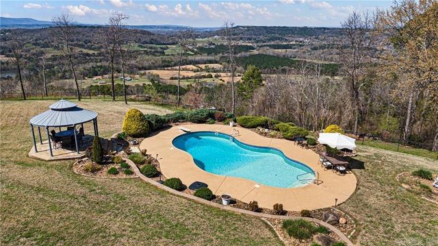 788 Cliff Road, Russellville, AR 72802