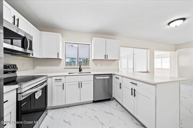 866 Vance Circle NE, Palm Bay, FL 32905