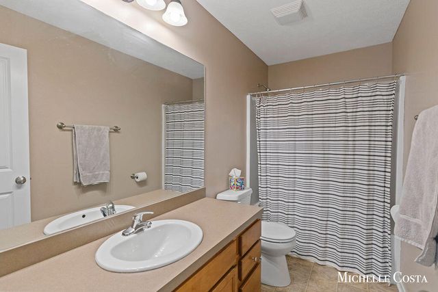 6498 Bradenwood Drive, Hudsonville, MI 49426