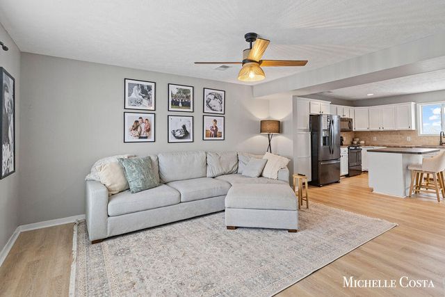 6498 Bradenwood Drive, Hudsonville, MI 49426