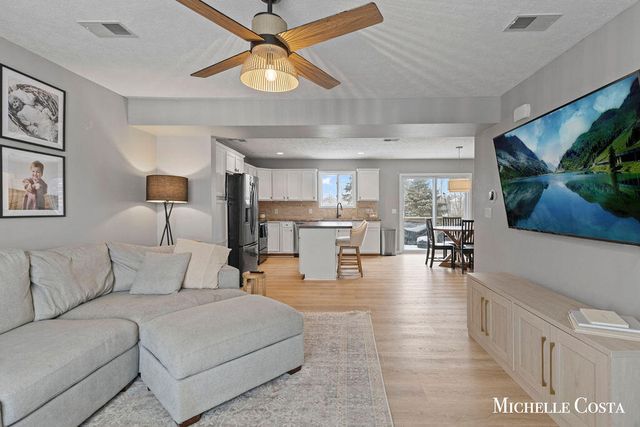 6498 Bradenwood Drive, Hudsonville, MI 49426