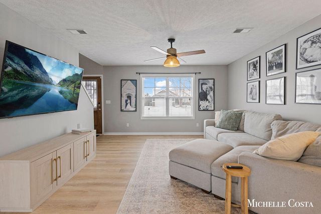 6498 Bradenwood Drive, Hudsonville, MI 49426