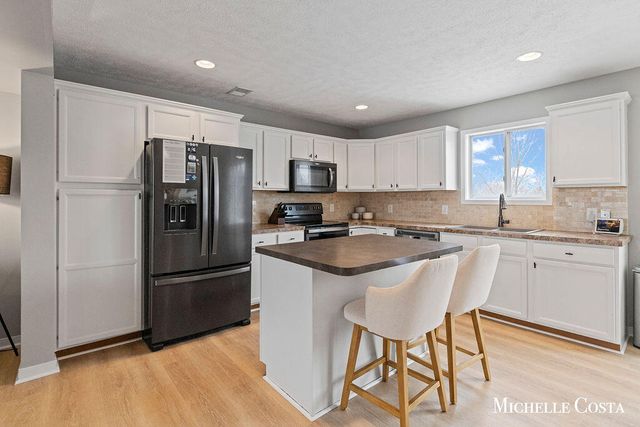 6498 Bradenwood Drive, Hudsonville, MI 49426