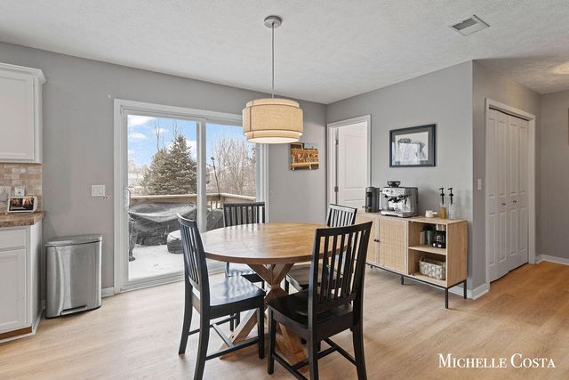 6498 Bradenwood Drive, Hudsonville, MI 49426