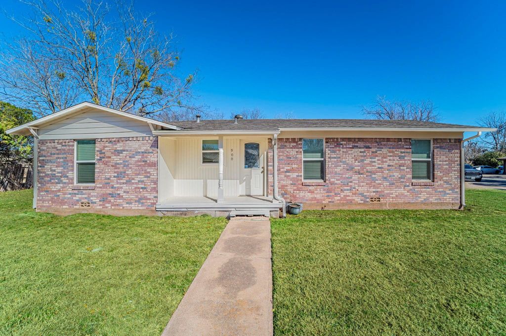 900 Elizabeth Boulevard, Granbury, TX 76048