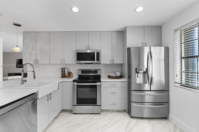 3549 Magellan Circle 418, Aventura, FL 33180