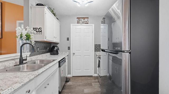 609 Stone Meadow Ct, La Vergne, TN 37086