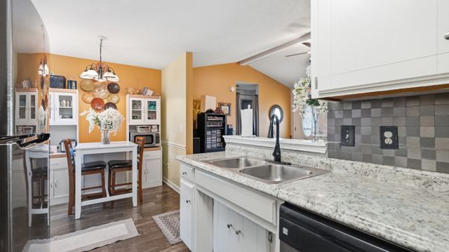 609 Stone Meadow Ct, La Vergne, TN 37086