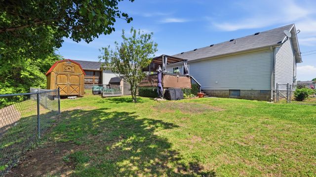 609 Stone Meadow Ct, La Vergne, TN 37086