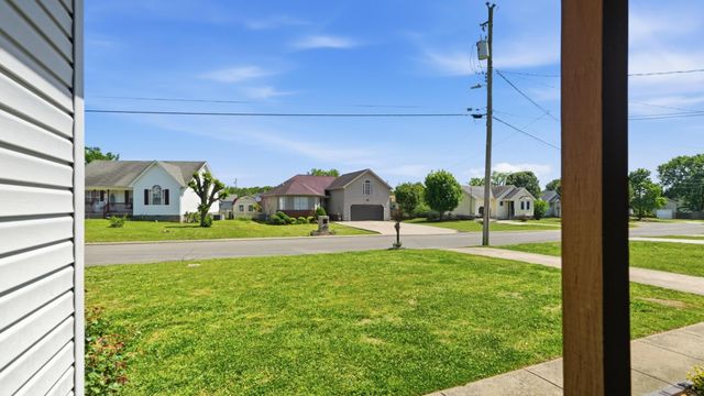 609 Stone Meadow Ct, La Vergne, TN 37086