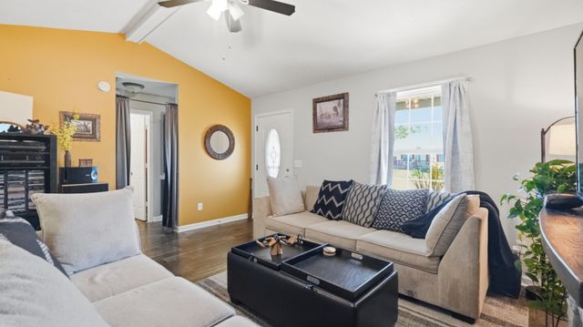 609 Stone Meadow Ct, La Vergne, TN 37086