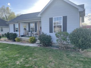 609 Stone Meadow Ct, La Vergne, TN 37086