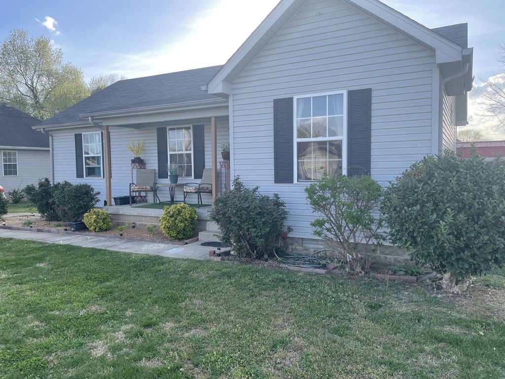 609 Stone Meadow Ct, La Vergne, TN 37086