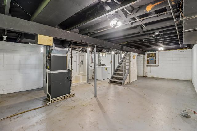 2012 E 27th Street, Des Moines, IA 50317