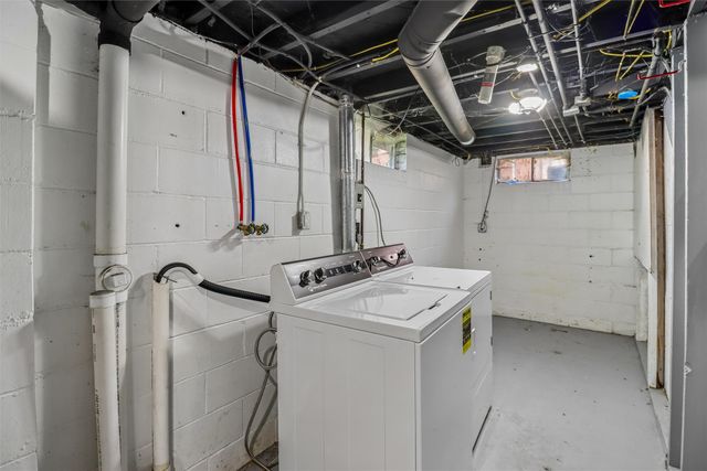 2012 E 27th Street, Des Moines, IA 50317