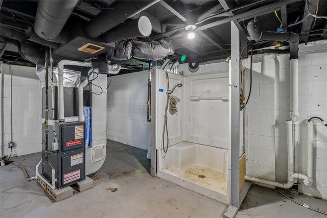 2012 E 27th Street, Des Moines, IA 50317