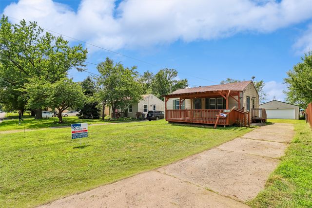 2012 E 27th Street, Des Moines, IA 50317