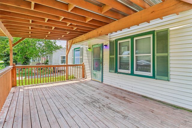 2012 E 27th Street, Des Moines, IA 50317
