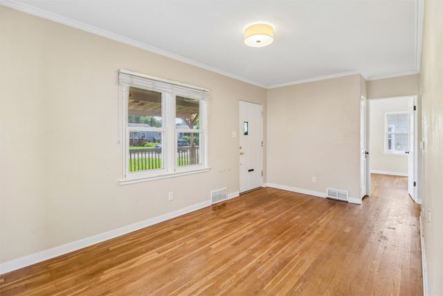 2012 E 27th Street, Des Moines, IA 50317
