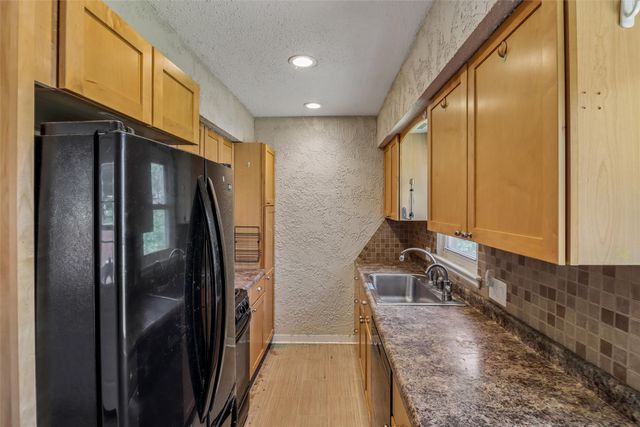 2012 E 27th Street, Des Moines, IA 50317