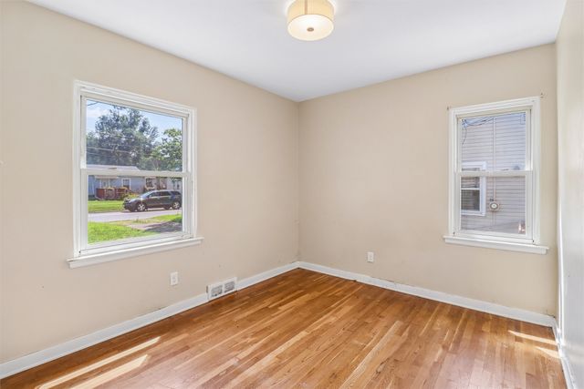 2012 E 27th Street, Des Moines, IA 50317