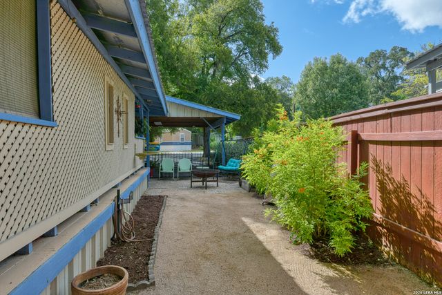 331 RIVER Bend Dr, New Braunfels, TX 78130