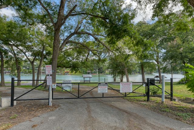 331 RIVER Bend Dr, New Braunfels, TX 78130