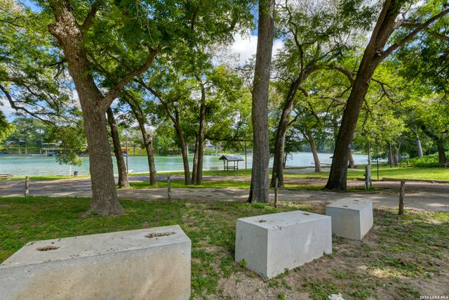 331 RIVER Bend Dr, New Braunfels, TX 78130