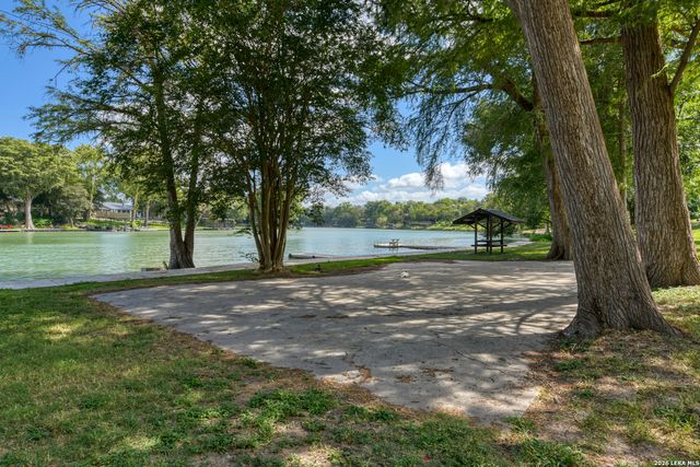 331 RIVER Bend Dr, New Braunfels, TX 78130