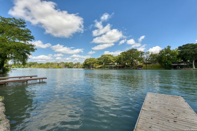 331 RIVER Bend Dr, New Braunfels, TX 78130