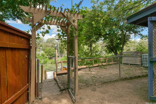 331 RIVER Bend Dr, New Braunfels, TX 78130
