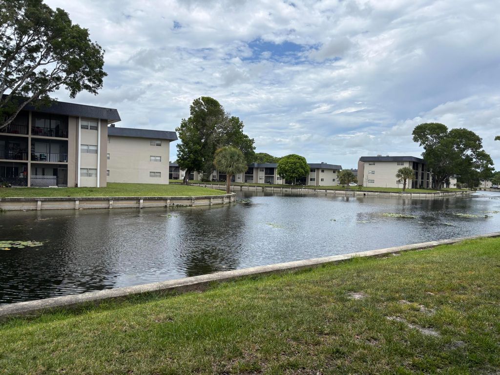 8051 S Colony Circle 107, Tamarac, FL 33321