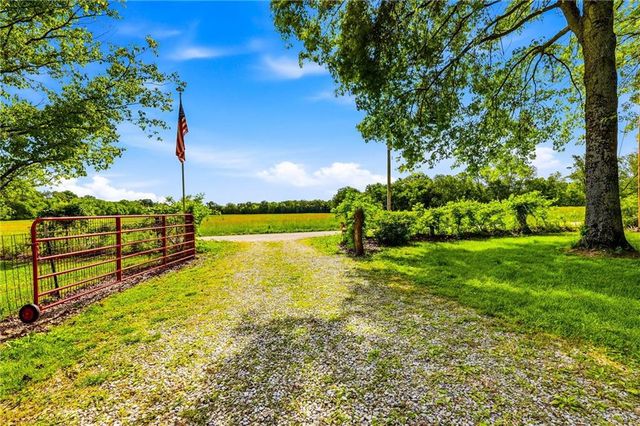 16614 S Hadsell Road, Pleasant Hill, MO 64080