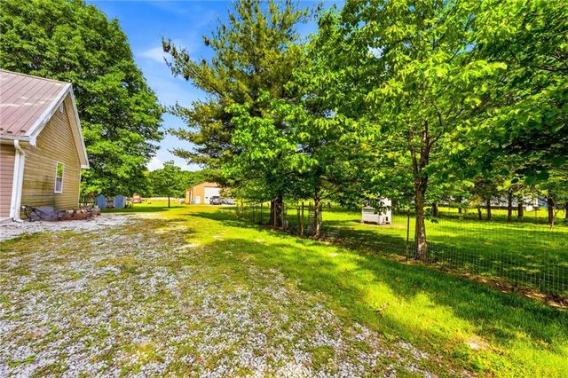 16614 S Hadsell Road, Pleasant Hill, MO 64080