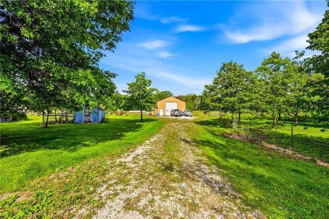 16614 S Hadsell Road, Pleasant Hill, MO 64080