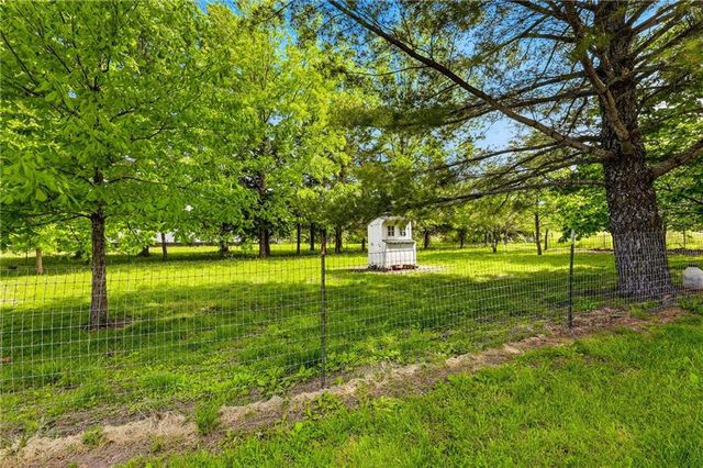 16614 S Hadsell Road, Pleasant Hill, MO 64080