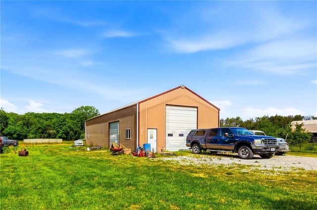 16614 S Hadsell Road, Pleasant Hill, MO 64080