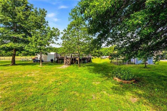 16614 S Hadsell Road, Pleasant Hill, MO 64080