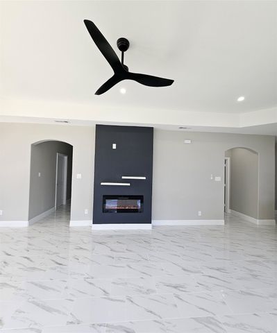 202 E 1st North Street, Kaufman, TX 75142