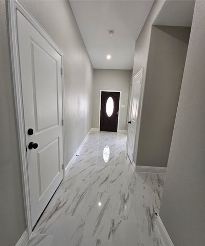 202 E 1st North Street, Kaufman, TX 75142