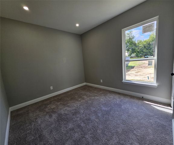 202 E 1st North Street, Kaufman, TX 75142