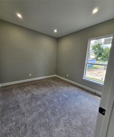 202 E 1st North Street, Kaufman, TX 75142