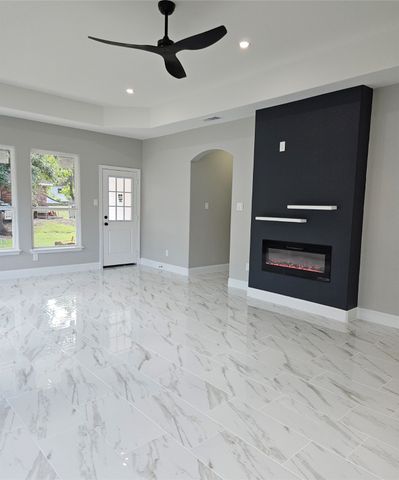 202 E 1st North Street, Kaufman, TX 75142