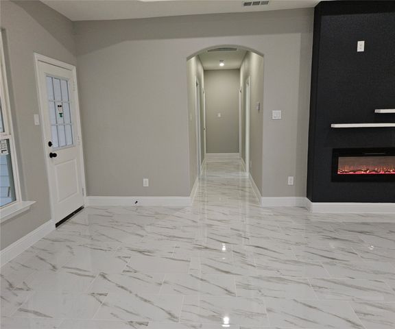 202 E 1st North Street, Kaufman, TX 75142